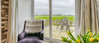 Plas Old Dairy - a hot tub that sleeps 4 guests in 2 bedrooms