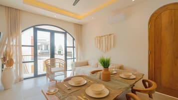 Deluxe Apartment, Pool View (Unit 8) | Living area