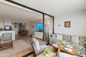 Smart-tv och ett bordtennisbord