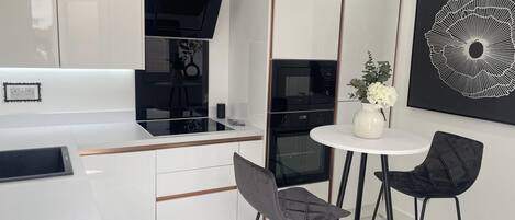 Fridge, microwave, oven, stovetop