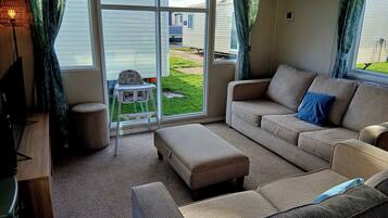 TV, fireplace, stereo