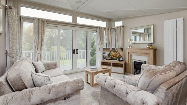 A spacious living room with a fireplace, comfortable seating, and large windows. - 2Br Lodge - Pool - Fireplace - PetsOK - Parking (Newquay)
