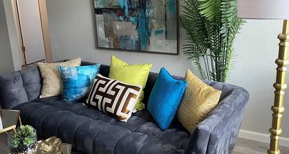 Cozy 2-bedroom corporate apartment in lovely Sacramento with AC, WiFi , 2