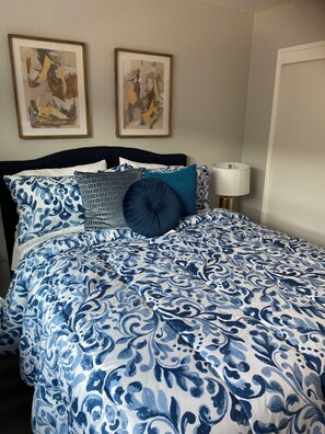 2 bedrooms, iron/ironing board, WiFi, bed sheets