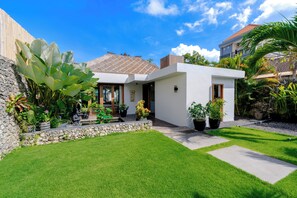 Outdoor banquet area - Villa Ilo (Kerobokan)