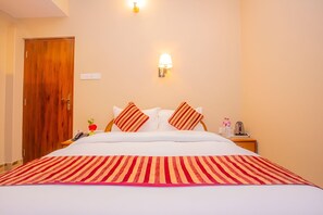 Escritorio, espacio para trabajar con laptop y wifi gratis 