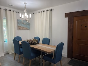 Dining - Charming Mid/Long Term Rental , Fast Fiber Internet, Big Covered porch, 3bdrm (Edisto Island)