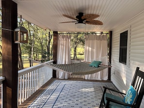 Terrace/patio - Charming Mid/Long Term Rental , Fast Fiber Internet, Big Covered porch, 3bdrm (Edisto Island)