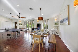 Dining - AMAZING VIP VILLA ON ACRE LAND WITH 6 BEDROOMS BIG POOL, OUTDOOR KITCHE ENJOY! (Las Vegas)