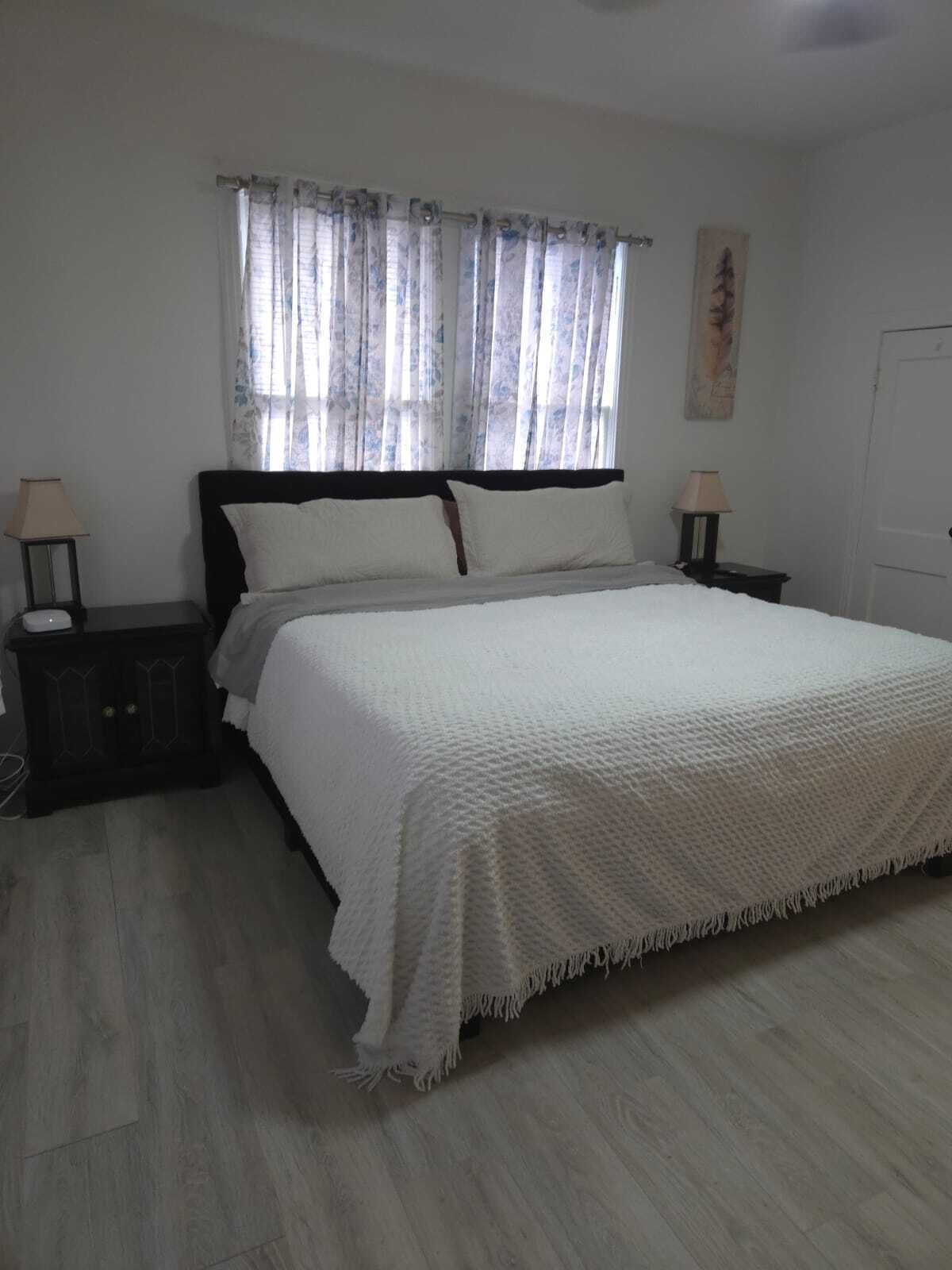 2 habitaciones, tabla de planchar con plancha y wifi gratis 