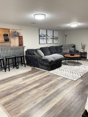 Smart-TV, Kamin, Videospiele, Stereoanlage