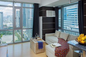 Deluxe Loft, City View | Living area | 40-inch Smart TV with digital channels