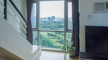 Luxury Loft | Living area | 40-inch Smart TV with digital channels