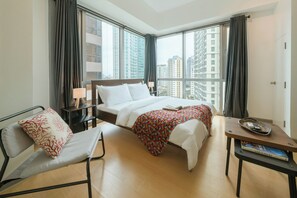 Deluxe Studio Suite | Iron/ironing board, free WiFi, bed sheets -  Prime Avant (Taguig)