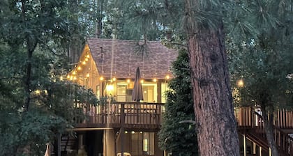 Cozy 4-bedroom cabin in charming Prescott pines, minutes to Goldwater Lake
