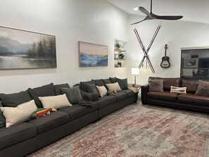 Smart TV, books, stereo