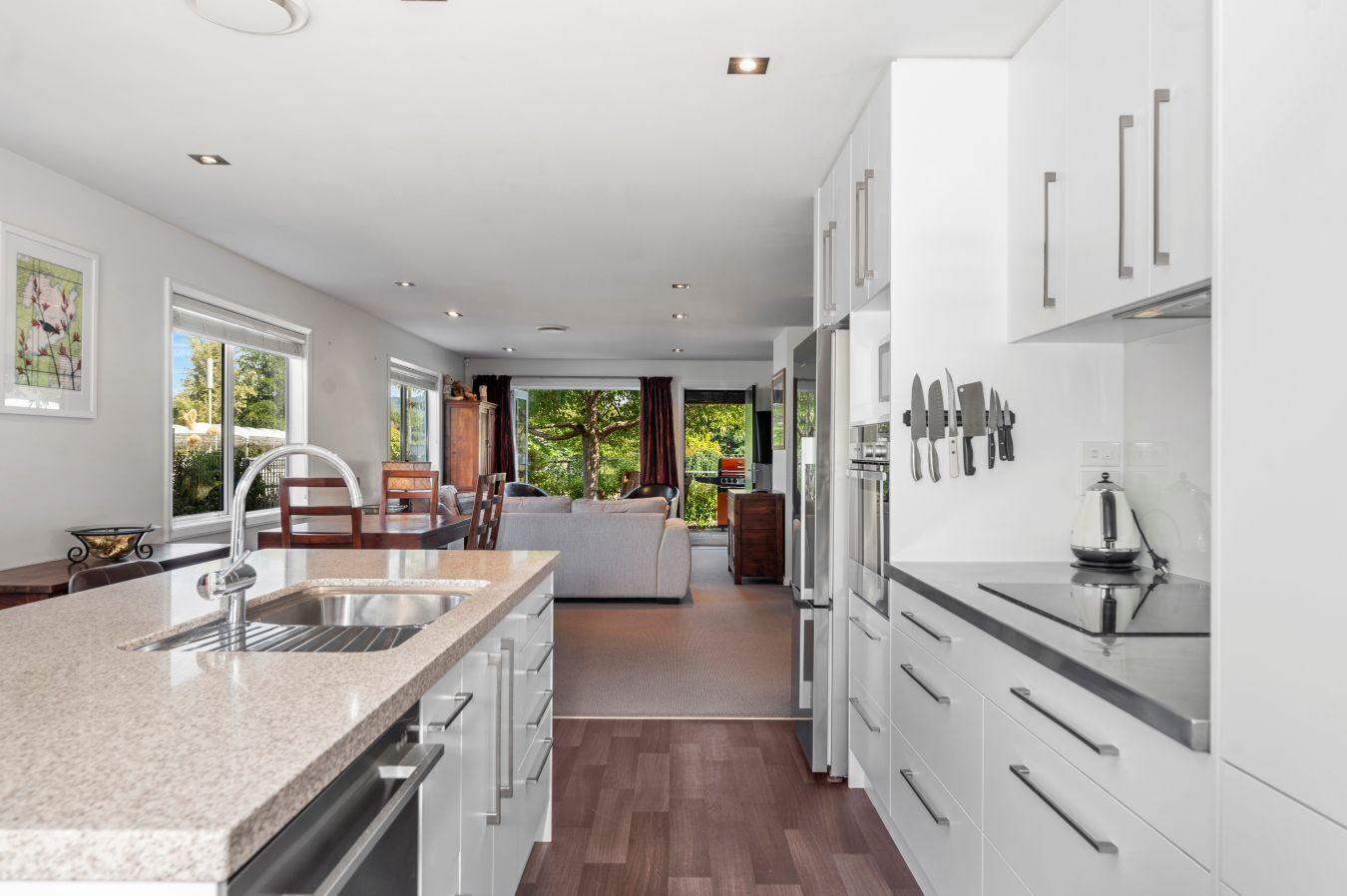 Micro-ondes, four, plaque de cuisson, lave-vaisselle