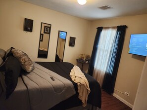 3 bedrooms, iron/ironing board, WiFi, bed sheets