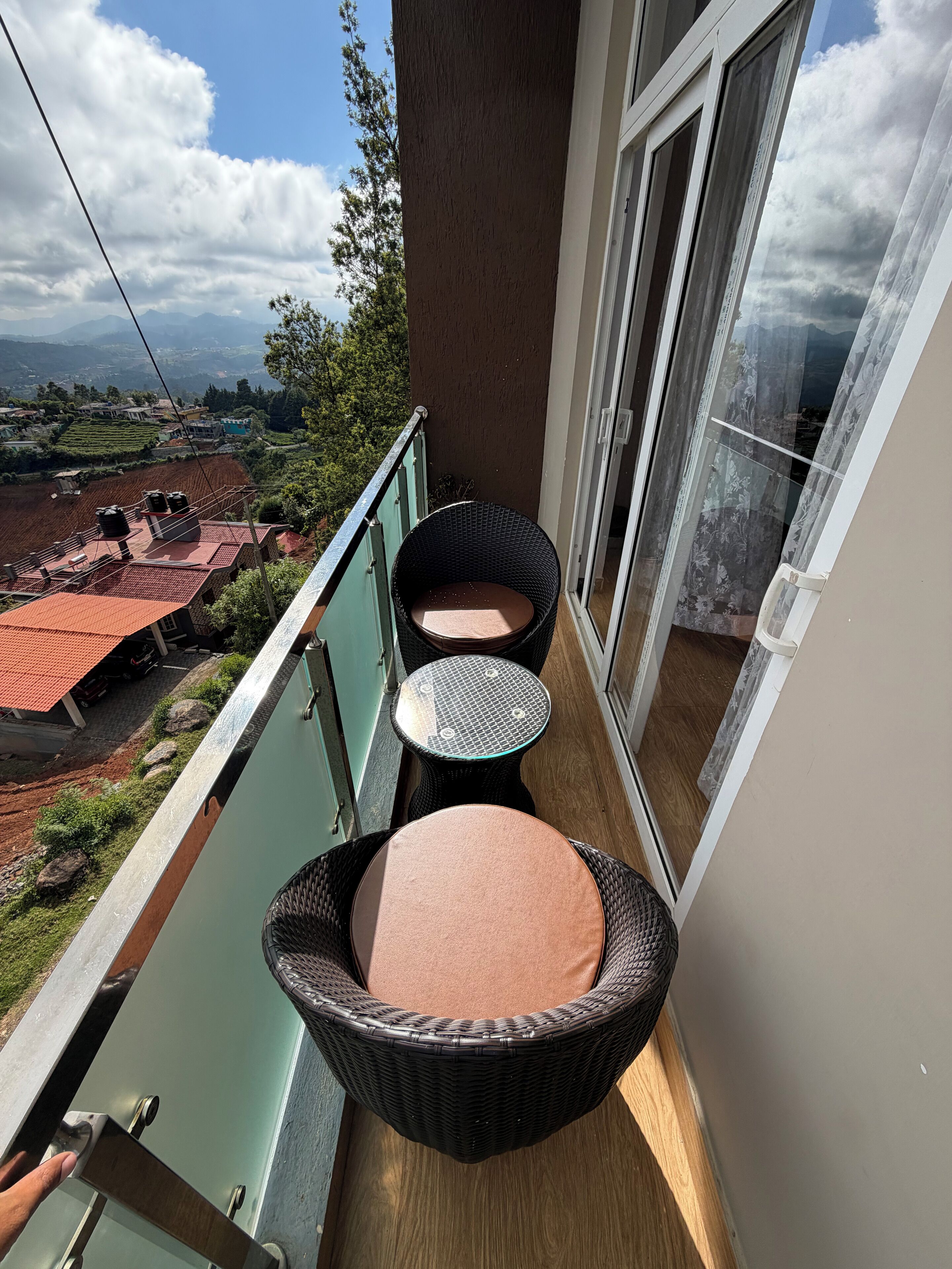 Deluxe Room, 1 King Bed, Valley View | Balcony