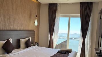 Deluxe kamer, 1 kingsize bed, uitzicht op vallei | Bedden met traagschuimmatras, een laptopwerkplek