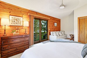 4 bedrooms, desk, iron/ironing board, travel cot