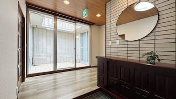 Lägenhet Deluxe - balkong | 4 sovrum, strykjärn/strykbräda, gratis wi-fi och sängkläder