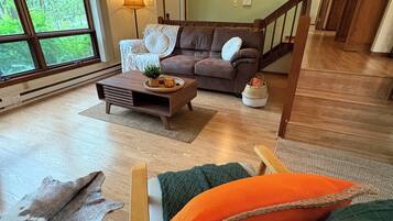 Smart TV, fireplace, books, offices