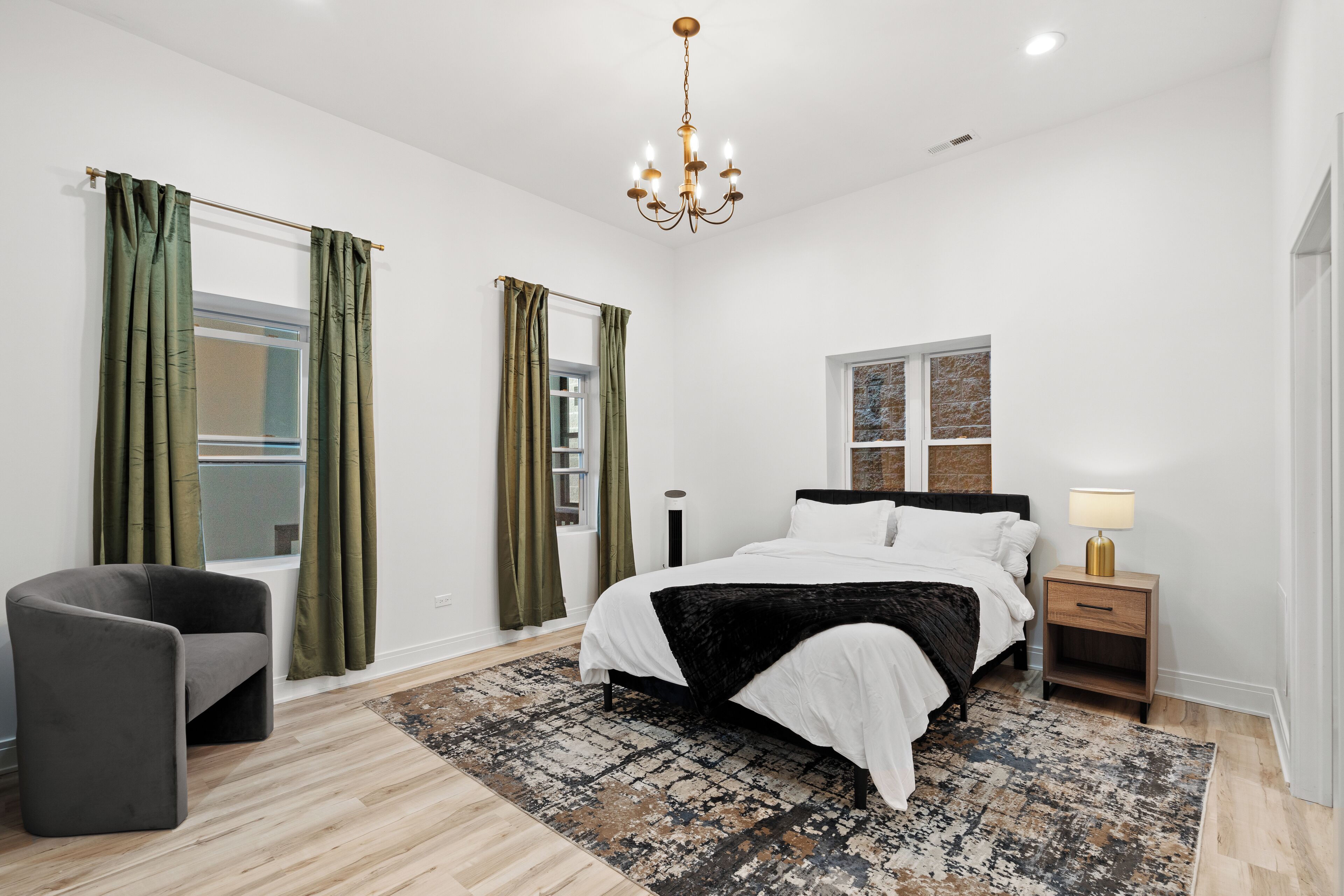 2 bedrooms, desk, iron/ironing board, travel crib