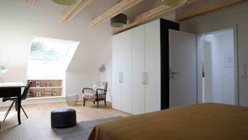 2 bedrooms, desk, iron/ironing board, travel crib