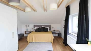 2 Schlafzimmer, Schreibtisch, Bügeleisen/Bügelbrett, Reisekinderbett