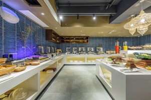 Az árban foglalt svédasztalos reggeli mindennap