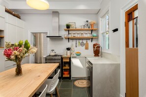 House | 2 bedrooms - Trendy Heritage Home in Woodstock (Cape Town)