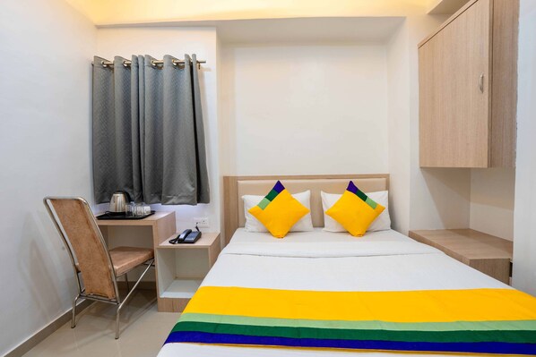 Standard Room | In-room safe, blackout drapes, iron/ironing board, rollaway beds - Itsy Hotels Iconic (Pune)