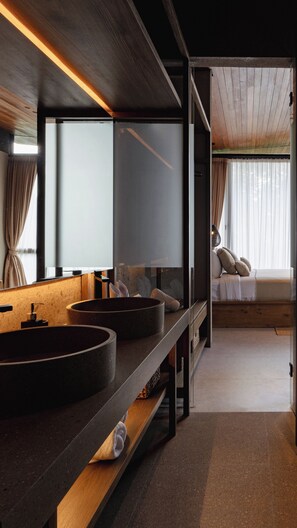 Separate bathtub and shower, free toiletries, hair dryer, slippers - The Akasha Canggu Luxury Villas (Canggu)