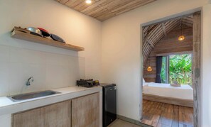 Standard Room | Private kitchen | Electric kettle - Double A View (Canggu)