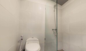 Standard Room | Bathroom | Shower, towels, soap, shampoo - Double A View (Canggu)
