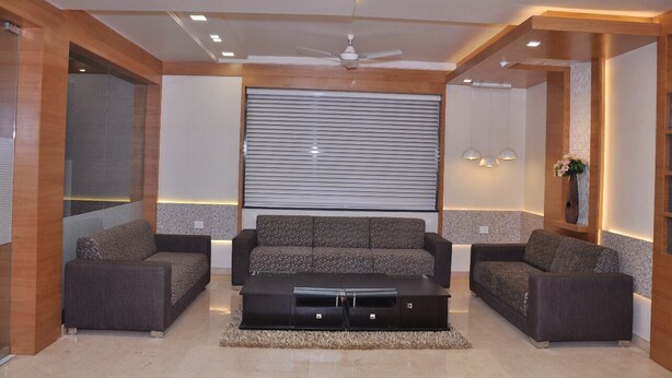 Lobby sitting area - Hotel Shivananda (Hospet)
