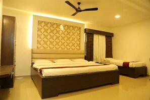Deluxe Room | Free WiFi - Hotel Shivananda (Hospet)