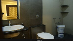 Bathroom - Hotel Shivananda (Hospet)