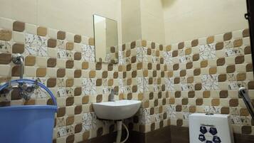Doccia, asciugamani, sapone, shampoo