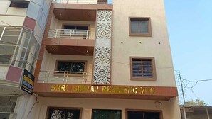 A multi-story building with a sign reading "SHRI GIRRAJ RESIDENCY". - Shri Girraj Residency (Mathura)