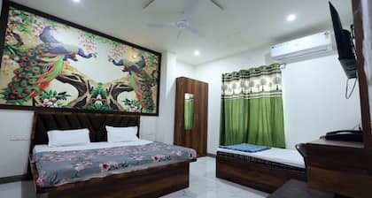 Shri Girraj Residency