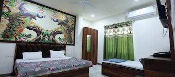 Shri Girraj Residency