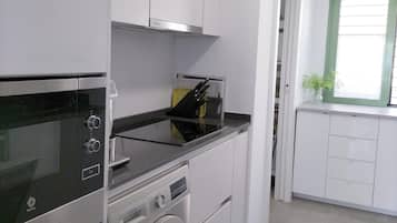 Frigorífic, microones, forn i placa de cuina