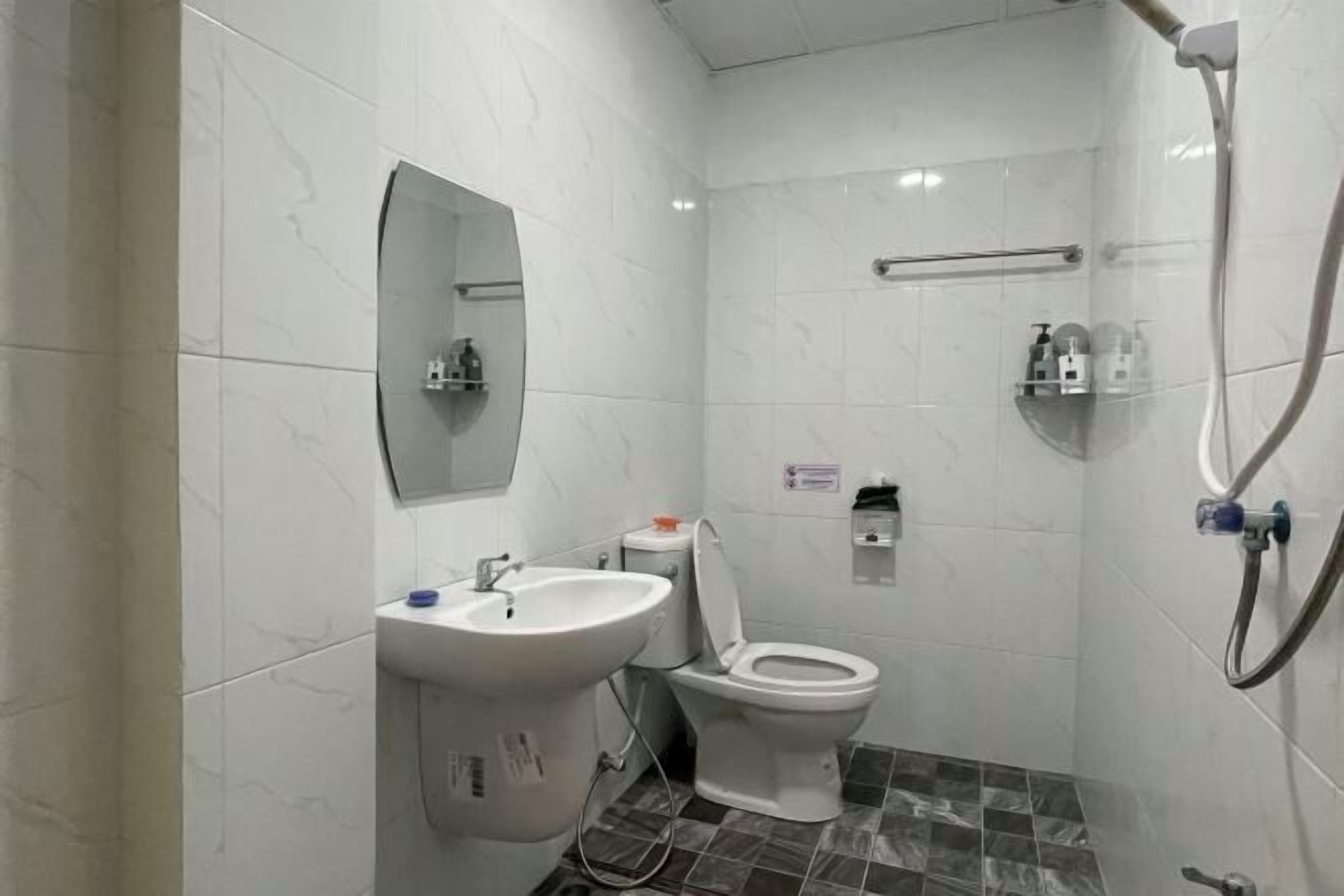 Bad | Dusj, regndusjhode, toalettartikler (inkludert) og håndklær