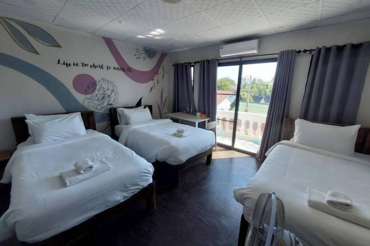 WiFi (無料)、ベッドシーツ