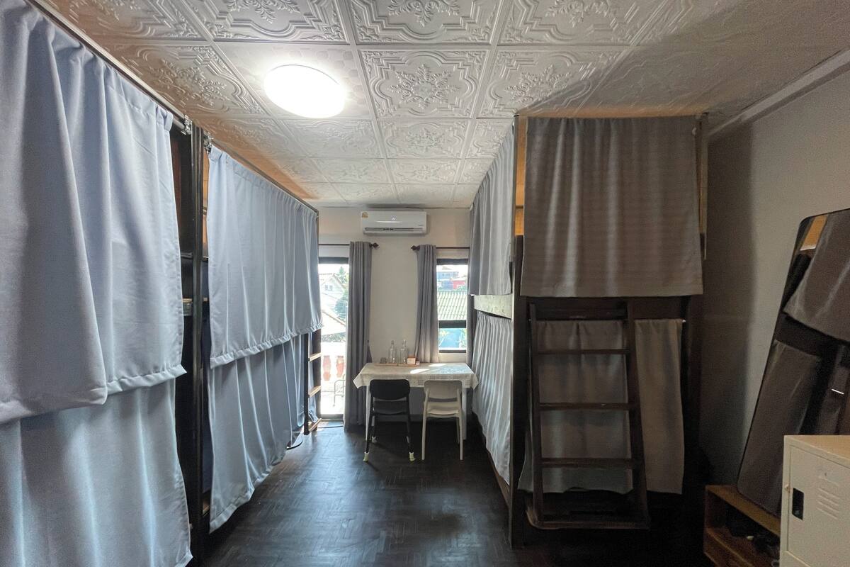 Female Dormitory Room with Private Bathroom | 免費 Wi-Fi、床單