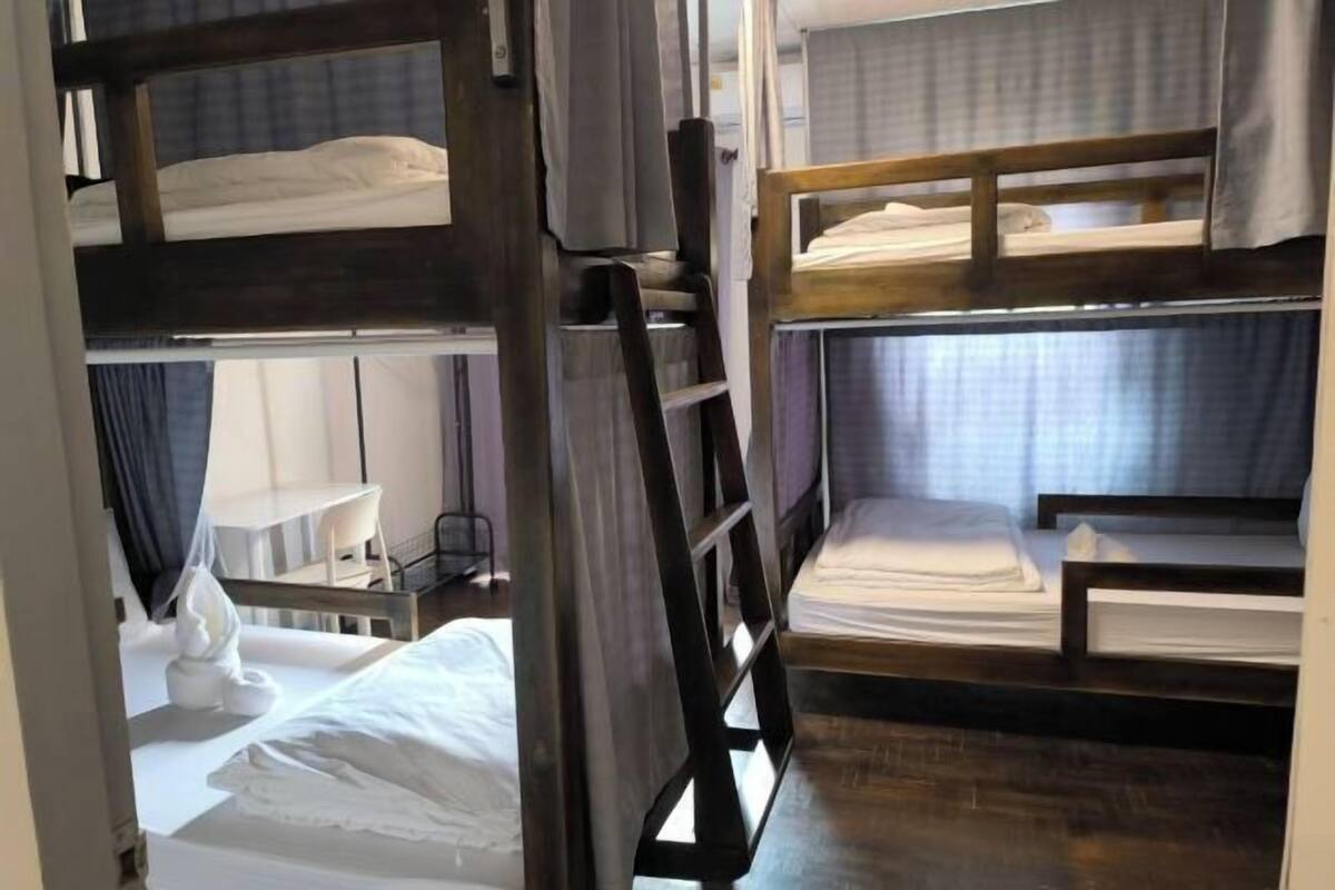Free WiFi, bed sheets