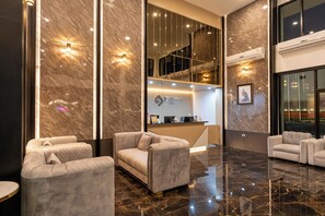 Reception - One Sakon Nakhon Hotel (Sakon Nakhon)