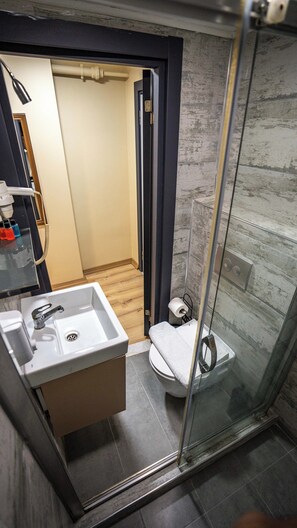 Superior-Zimmer | Badezimmer | Dusche, kostenlose Toilettenartikel, Haartrockner, Hausschuhe